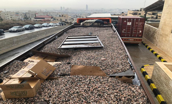 الجمارك : ضبط شخص حاول تهريب الماس واحجار كريمة .. صور الجمارك : ضبط شخص حاول تهريب الماس واحجار كريمة .. صور