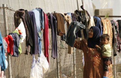 وصول أول طائرة مصرية تحمل مساعدات للنازحين السوريين بلبنان