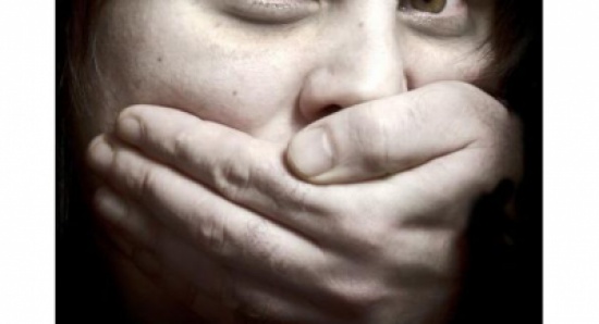 لبناني يغتصب 10 أطفال ويصوّر فظائعه