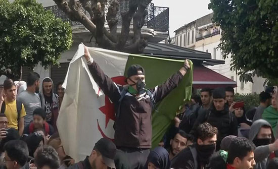 معارضة الجزائر تطالب برحيل النظام وبدء مرحلة انتقالية معارضة الجزائر تطالب برحيل النظام وبدء مرحلة انتقالية