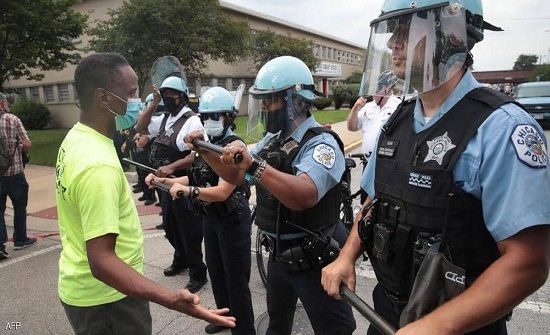 "فيديو المرأة العارية" يثير الغضب.. اتهامات بحق شرطة شيكاغو