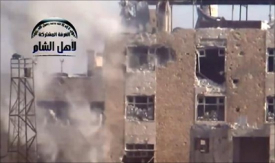 مائة قتيل بالبراميل المتفجرة وخسائر للنظام بحلب