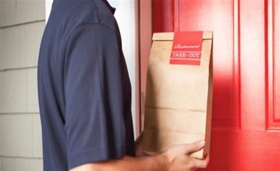 هل يتذوّق عامل التوصيل طعامكم؟.. إليكم الإعترافات!