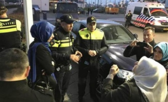 هولندا تحتجز وزير الأسرة التركية في روتردام- صور هولندا تحتجز وزير الأسرة التركية في روتردام- صور