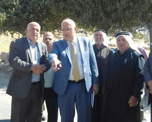 هلسة يتفقد عددا من طرق البلقاء