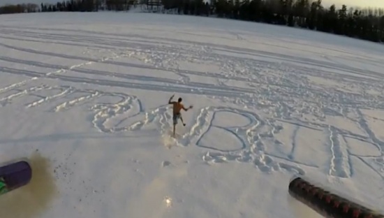 طائرة من دون طيار تلاحق رجلين