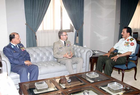 رئيس هيئة الاركان يستقبل مدير الاستخبارات الفرنسية