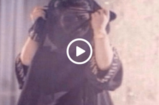 عريس يهرب من امام عروسته اثناء النظرة الشرعية بسبب جرأتها الزائدة! عريس يهرب من امام عروسته اثناء النظرة الشرعية بسبب جرأتها الزائدة!