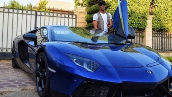 فيديو| أول ظهور لمحمد رمضان بسيارته الجديدة 'لامبورغيني'