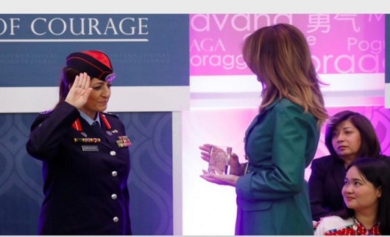 ميلانيا ترمب تسلم الطوال جائزة وزير الخارجية الأمريكية ميلانيا ترمب تسلم الطوال جائزة وزير الخارجية الأمريكية