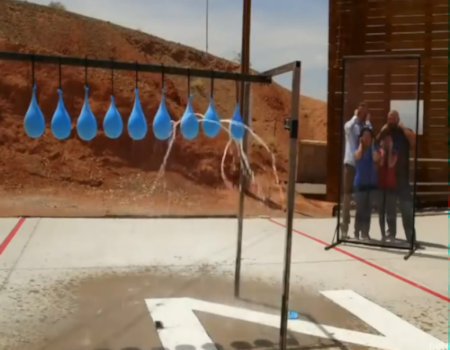 بالفيديو.. كم بالونة من المياه تحتاجها لإيقاف رصاصة بالفيديو.. كم بالونة من المياه تحتاجها لإيقاف رصاصة