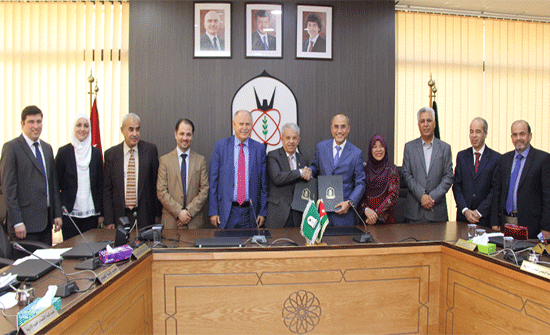اتفاقيه تعاون بين اليرموك وجامعة الادارة والعلوم في ماليزيا اتفاقيه تعاون بين اليرموك وجامعة الادارة والعلوم في ماليزيا