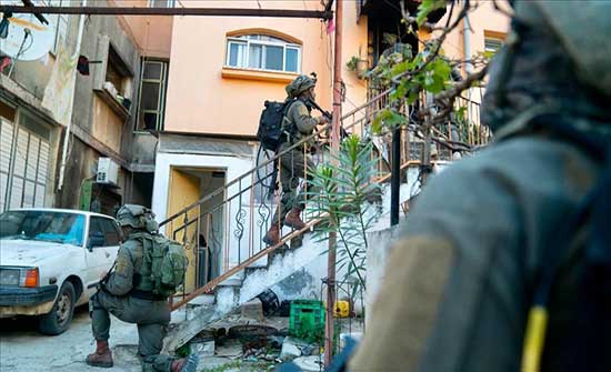 الجيش الإسرائيلي يعتقل 20 فلسطينيا بالضفة الجيش الإسرائيلي يعتقل 20 فلسطينيا بالضفة