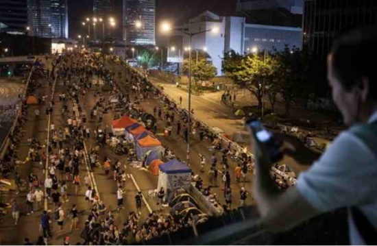 رئيس إقليم هونغ كونغ: التظاهرات خرجت عن السيطرة