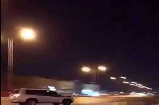 شاهد.. مفحط يفقد السيطرة ويتعرض لحادث غريب