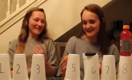 بالفيديو: تحدي الفلفل الحار بين فتاتين