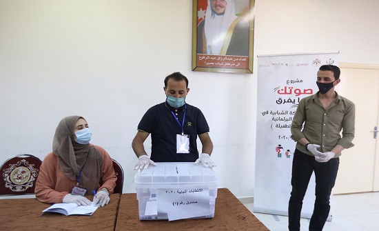 محاكاة لعملية الاقتراع في مراكز شباب الزرقاء وجرش والطفيلة محاكاة لعملية الاقتراع في مراكز شباب الزرقاء وجرش والطفيلة