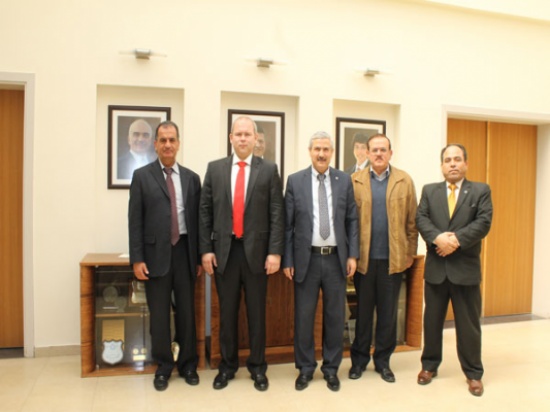 المركز الثقافي الروسي يبحث سبل التعاون مع جامعة الأميرة سمية للتكنولوجيا