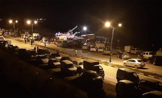 بالصور:  مصرع 4 من أسرة واحدة إثر سقوط سيارتهم في البحر بالجزائر