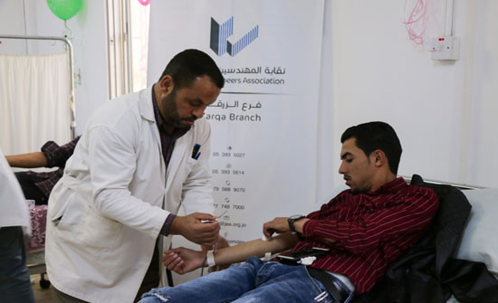 "لجنة شباب مهندسي الزرقاء" تشارك في حملة للتبرع بالدم