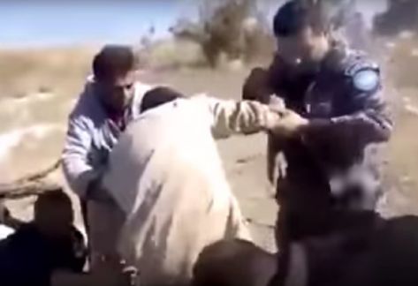 السلطة الفلسطينية تنقذ مستوطناً سقط في بئر (فيديو) السلطة الفلسطينية تنقذ مستوطناً سقط في بئر (فيديو)