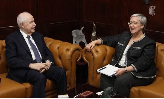 أبوغزاله يستقبل السفيرة الكندية في الأردن أبوغزاله يستقبل السفيرة الكندية في الأردن