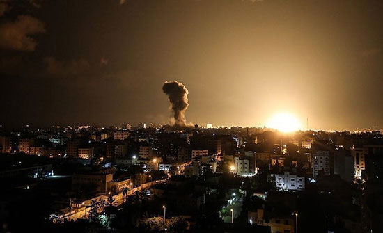 الاحتلال الاسرائيلي يقصف عدة مواقع في غزة الاحتلال الاسرائيلي يقصف عدة مواقع في غزة