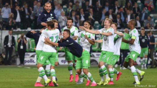 بالفيديو.. فولفسبورج يسحق شالكه ويتصدر البوندسليجا مؤقتا بالفيديو.. فولفسبورج يسحق شالكه ويتصدر البوندسليجا مؤقتا