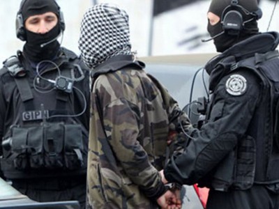 تفكيك شبكة في فرنسا لإرسال جهاديين إلى سوريا تفكيك شبكة في فرنسا لإرسال جهاديين إلى سوريا