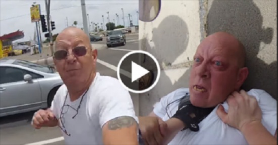 شاهد: ماذا حدث لـ سائق غاضب اعتدى بعنف على سائق دراجة نارية