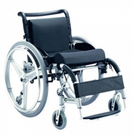 الايادي البيضاء توزع كراسي متحركة في البادية الشرقية