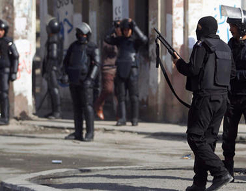 مصر: مقتل 18 شخصا باشتباكات بين عائلتين في أسوان مصر: مقتل 18 شخصا باشتباكات بين عائلتين في أسوان