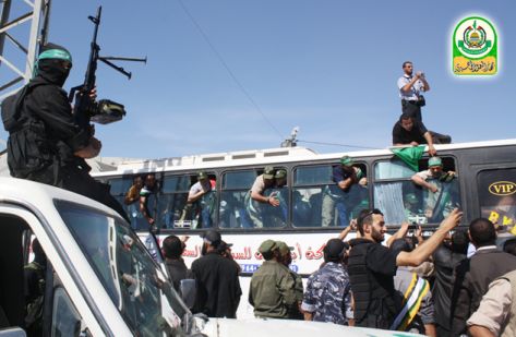 4 أعوام على "وفاء الأحرار" وعين الأسرى على صفقة أخرى 4 أعوام على "وفاء الأحرار" وعين الأسرى على صفقة أخرى