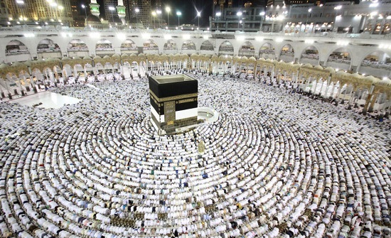 قلوب الحجيج تهفوا إلى بيت الله الحرام قلوب الحجيج تهفوا إلى بيت الله الحرام