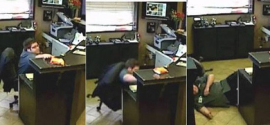 فيديو| كسول أراد تناول الطعام فتعرض لموقف محرج