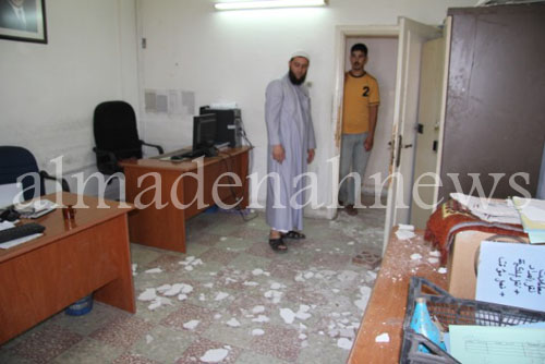 بالصور ... سقوط سقف في سلطة مياه الرمثا والموظفون يهربون