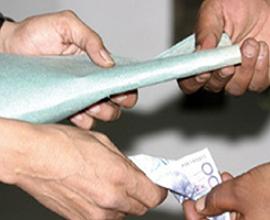 القبض على عصابة تمتهن الاحتيال وتزوير بيع الأراضي القبض على عصابة تمتهن الاحتيال وتزوير بيع الأراضي