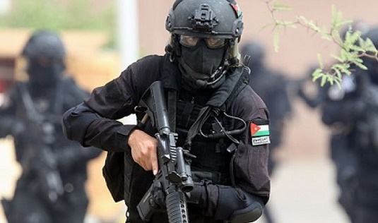 الزرقاء : مطلوب خطير لأكثر من 43 قضية في قبضة الامن الزرقاء : مطلوب خطير لأكثر من 43 قضية في قبضة الامن