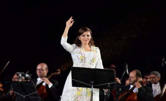 هل تتخلى ماجدة الرومي عن اللون الأبيض؟