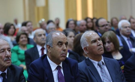 الفحيص تكرم معلميها وطلبتها المتفوقين الفحيص تكرم معلميها وطلبتها المتفوقين