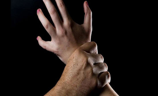 بالصور : قتل زوجته خنقًا ثم جردها من ملابسها.. السبب صادم! بالصور : قتل زوجته خنقًا ثم جردها من ملابسها.. السبب صادم!
