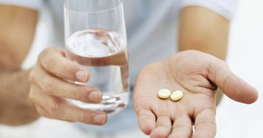 احذر.. ابتلاع الأدوية بدون مياه يدمر المعدة