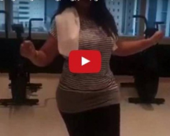 بالفيديو - مذيعة عربية شهيرة تثير الجدل برقصها! بالفيديو - مذيعة عربية شهيرة تثير الجدل برقصها!