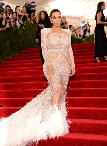 بالصور.. ريهانا وبيونسيه وكيم كاردشيان يتألقن في حفل Met Gala بنيويورك