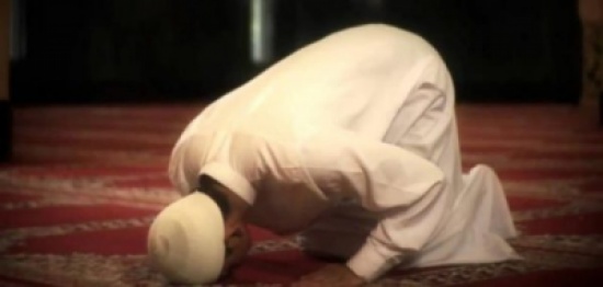 الخصم من راتب موظف لأدائه صلاة الظهر يومياً في المسجد ! الخصم من راتب موظف لأدائه صلاة الظهر يومياً في المسجد !