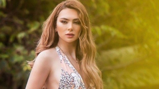 ستيفاني صليبا تصدم الجمهور بالشبه الكبير بينها وبين سندريلا هوليوود .. شاهد ستيفاني صليبا تصدم الجمهور بالشبه الكبير بينها وبين سندريلا هوليوود .. شاهد