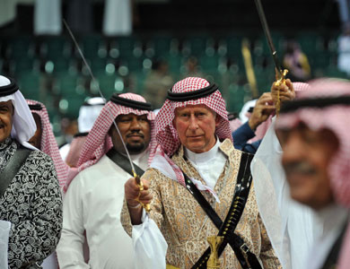 الأمير تشارلز شارك برقصة العرضة السعودية في الجنادرية الأمير تشارلز شارك برقصة العرضة السعودية في الجنادرية