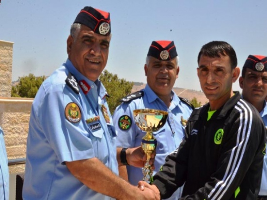 صور.. اللواء الجمل يتوج الفائزين في بطولة الشرطة للسباحة