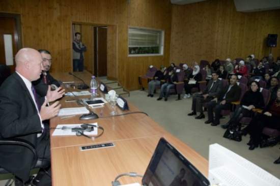 هاربر يشيد بجهود الأردن في استقبال اللاجئين السوريين - صور