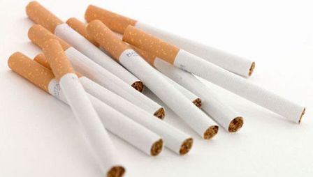 التدخين.. صبغ في الأسنان وسرطان في الفم التدخين.. صبغ في الأسنان وسرطان في الفم